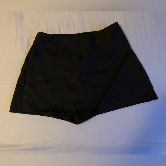 Jupe short en parfait état - Picture 3 of 3